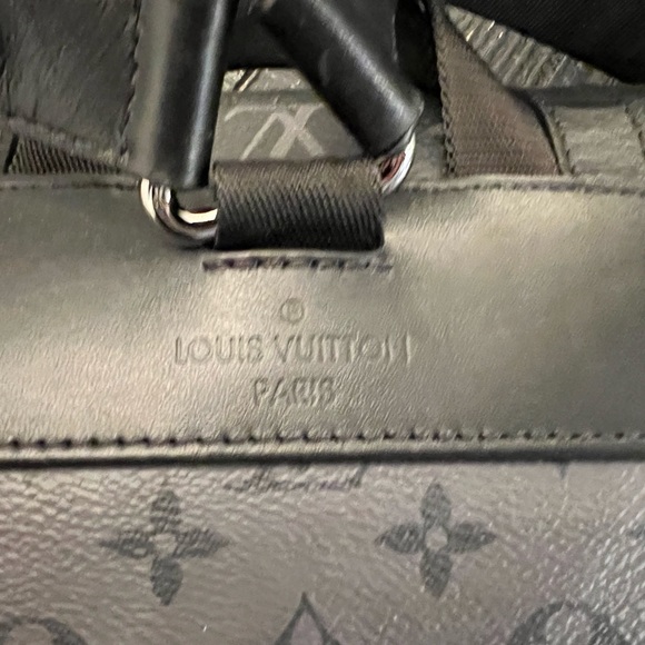 Authentic Louis Vuitton Christopher MM bag in Monogram Eclipse Canvas - Picture 9 of 11